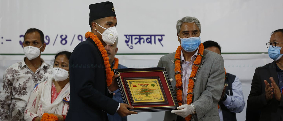 https://www.setopati.com/uploads/shares/2020/sujita/saag kheladi/kheladi (1).jpg